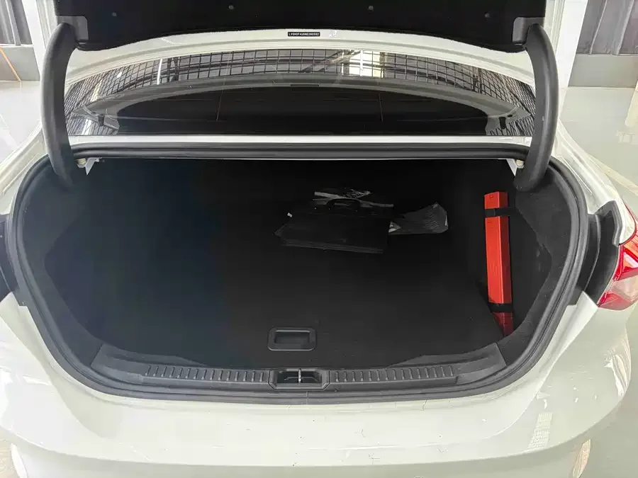 Ford Focus Focus 2021 Sedan EcoBoost 180 Automatic Front Model 2022 — миниатюра 4
