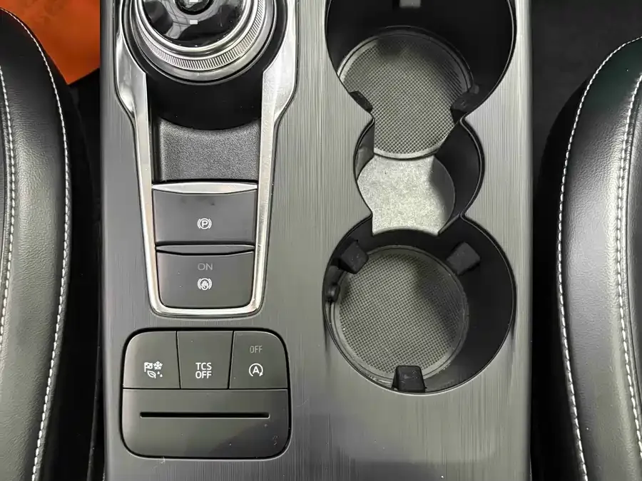 Ford Focus Focus 2021 Sedan EcoBoost 180 Automatic Front Model 2022 — миниатюра 5