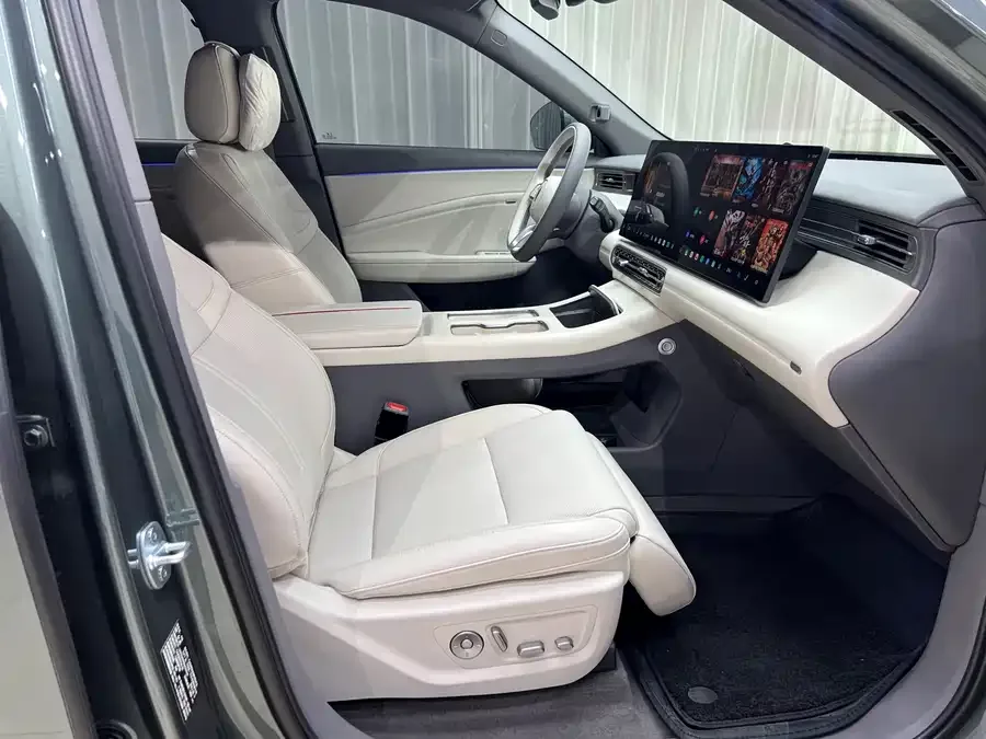 Hongqi HS6 PHEV Hongqi HS6 PHEV 2026 Model 240 Intelligent Hybrid 2026 — миниатюра 3