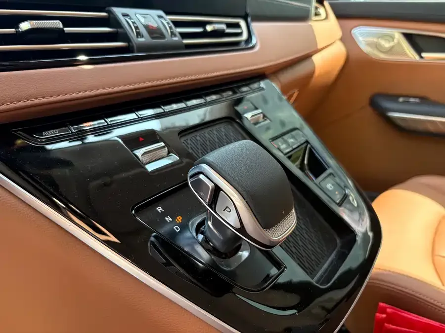 Hongqi HQ9 PHEV Hongqi HQ9 PHEV 2024 2.0T 4WD Business Edition 2025 — миниатюра 5