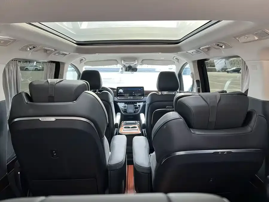 Hongqi HQ9 PHEV Hongqi HQ9 PHEV 2024 2.0T 4WD Luxury Edition 2024 — миниатюра 4