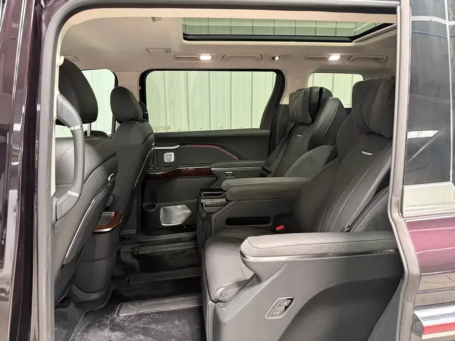 Hongqi HQ9 PHEV Hongqi HQ9 PHEV 2024 2.0T 4WD Luxury Edition 2024 — миниатюра 5