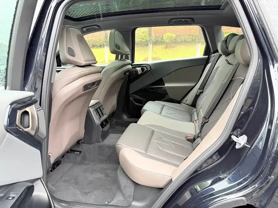 BMW X3 2025 xDrive30L Exclusive M Sport Package 2025 — миниатюра 3