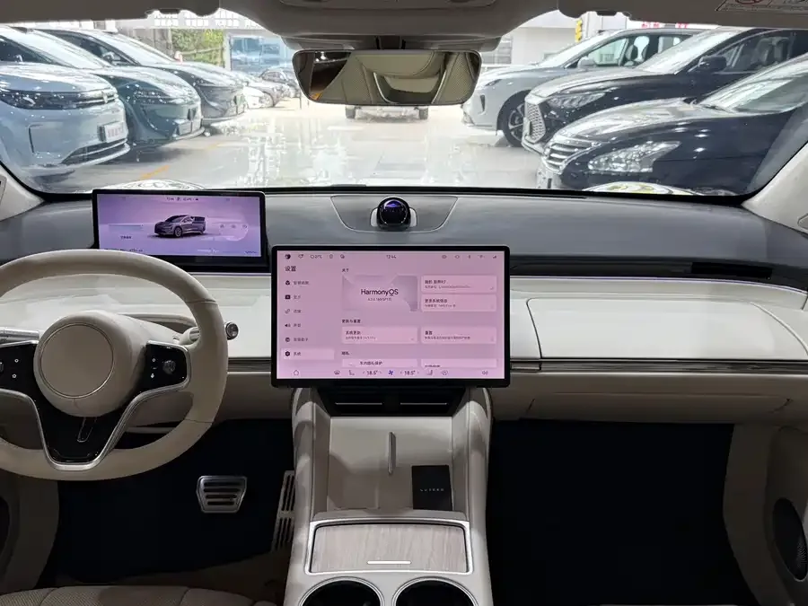 Smart world R7 Zhijie R7 2024 pure electric 667km Max 2024 — миниатюра 3