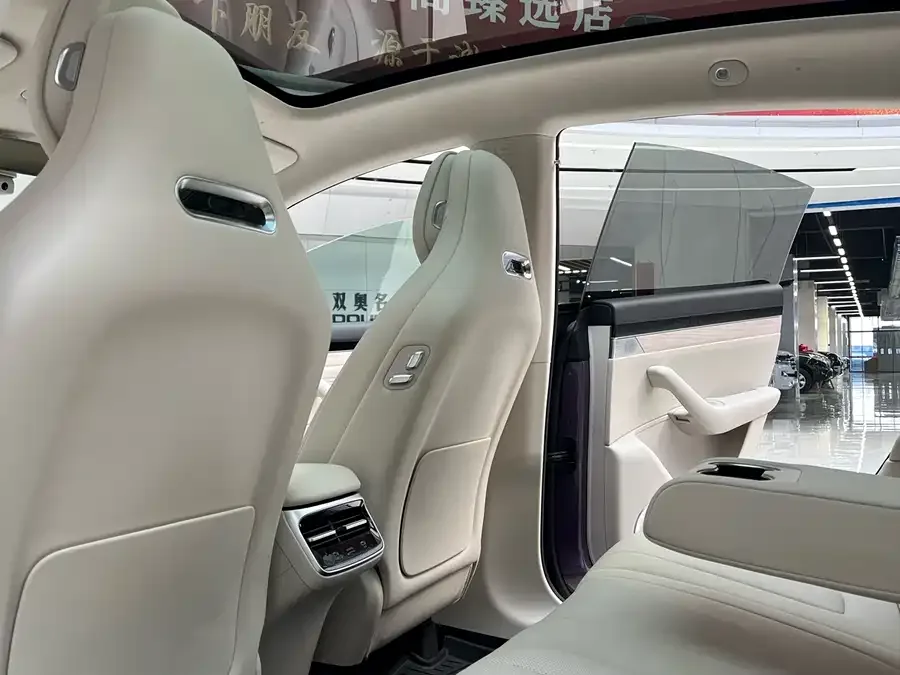 Smart world R7 Zhijie R7 2024 pure electric 667km Max 2024 — миниатюра 2