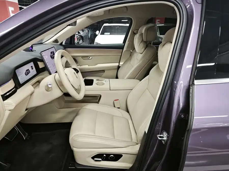 AITO M5 M5 2025 Extended Range Ultra 4WD Edition 2025 — миниатюра 3
