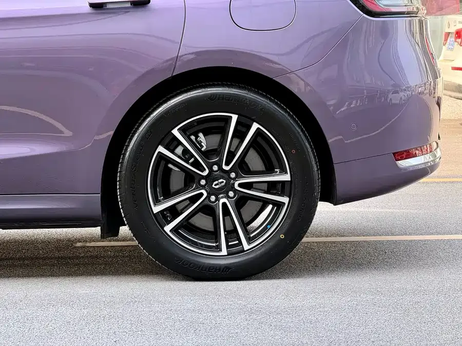 AITO M5 M5 2025 Extended Range Ultra 4WD Edition 2025 — миниатюра 2