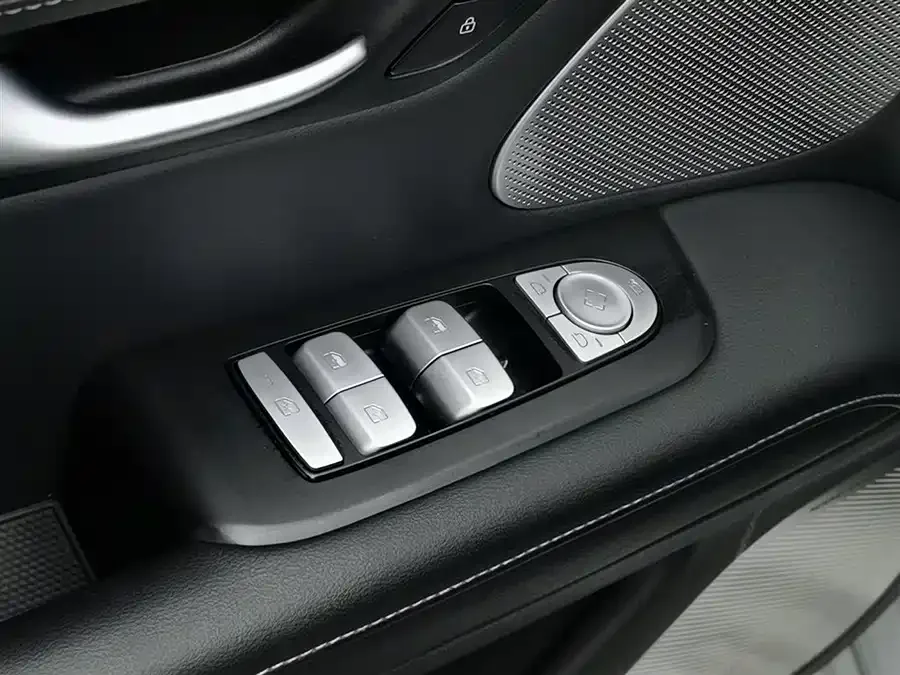 AITO M5 M5 2022 Extended Range Rear-Drive Standard Edition 2023 — миниатюра 3