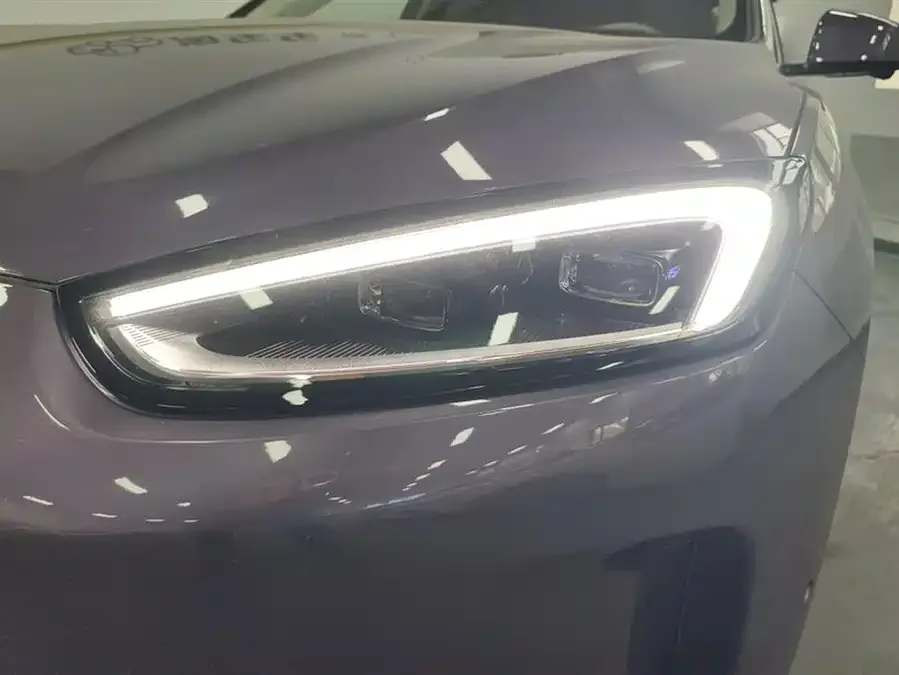 AITO M5 M5 2025 Extended Range Ultra 4WD Edition 2025 — миниатюра 2