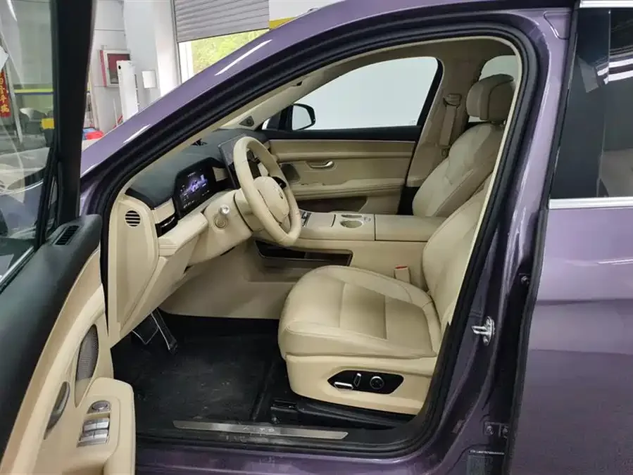AITO M5 M5 2025 Extended Range Ultra 4WD Edition 2025 — миниатюра 3