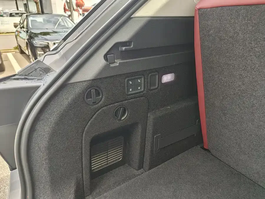 Hongqi E-HS9 Hongqi E-HS9 2022 690km Flagship Edition Six Seaters 2023 — миниатюра 5