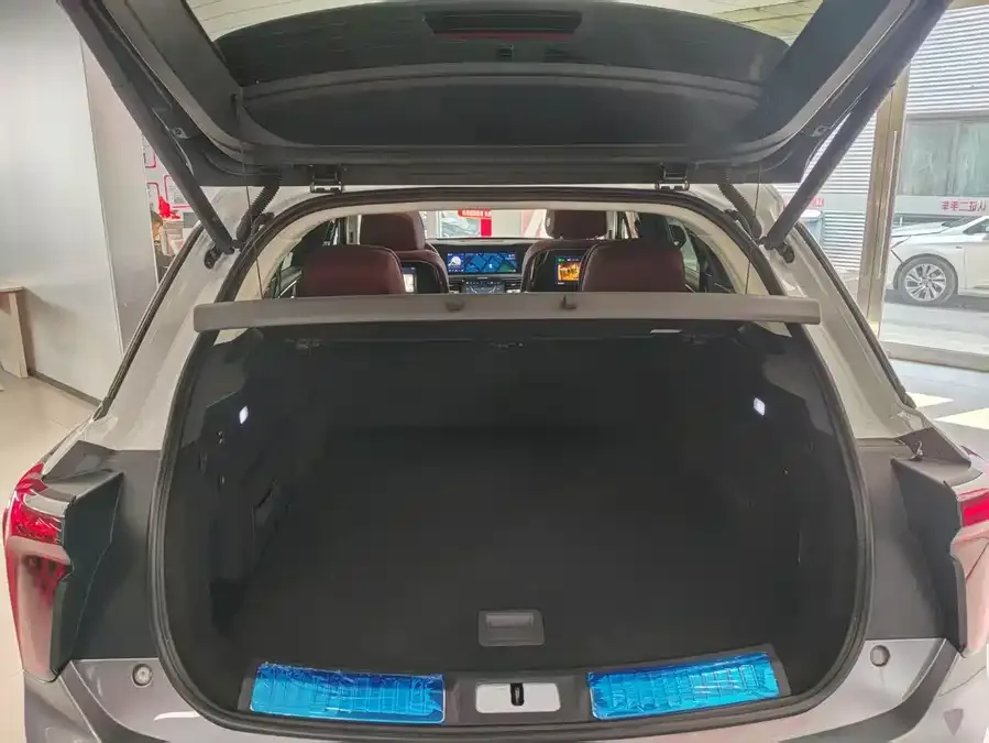 Hongqi E-HS9 Hongqi E-HS9 2022 660km flag collar version four seats 2023 — миниатюра 5
