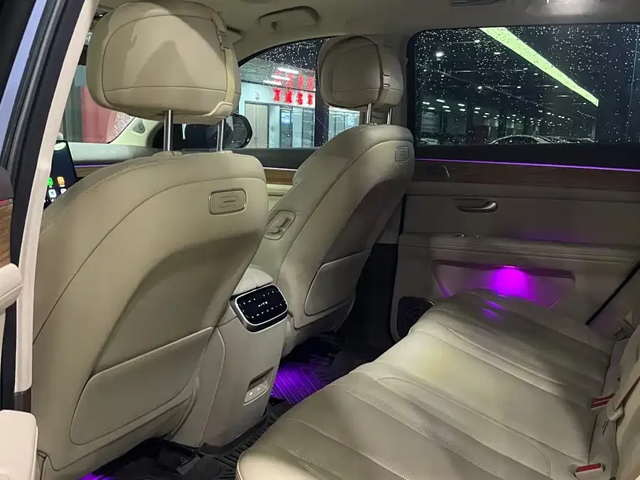AITO M7 QM7 2024 1.5T RWD Plus Edition 5 Seaters 2023 — миниатюра 2