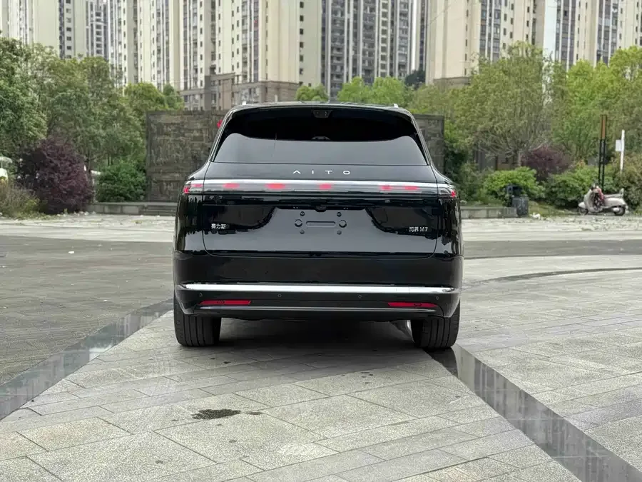 AITO M7 Wenjie M7 2026 Extended Range Max 4WD 6-Seater (192-line LiDAR) 2026 — миниатюра 2