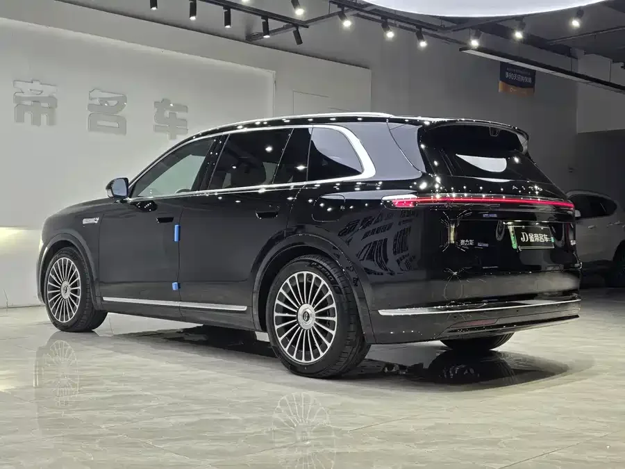 AITO M7 Wenjie M7 2026 Extended Range Ultra 4WD 5-Seater (192-line LiDAR) 2025 — миниатюра 3