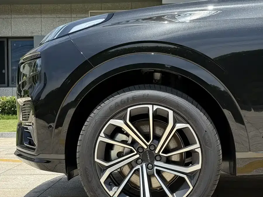 Lynk & Co 09 EM-P Lynk & Co 09 EM-P 2025 2.0TD EM-P 4WD Max 5-seater 2026 — миниатюра 2