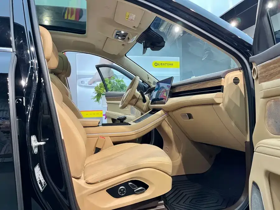 AITO M7 M7 2024 1.5T 4WD Plus 5-seater 2024 — миниатюра 4
