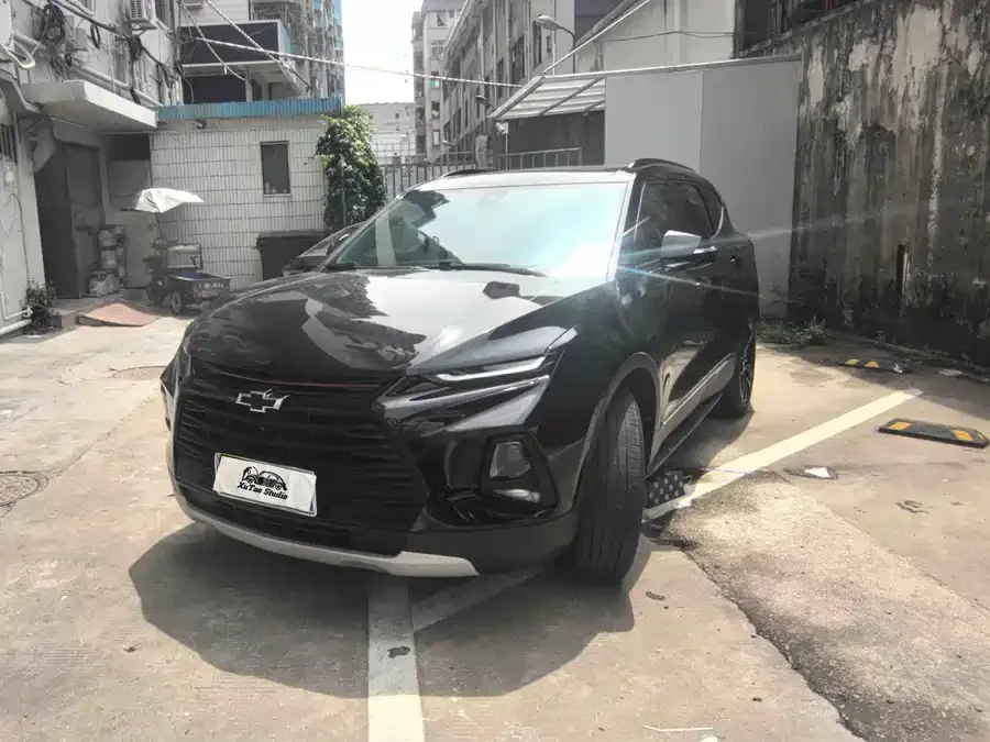 Chevrolet Trailblazer Trailblazer 2022 light hybrid 650T Redline 7-seat Ting version 2022 — фото 1, купить с доставкой в Москву