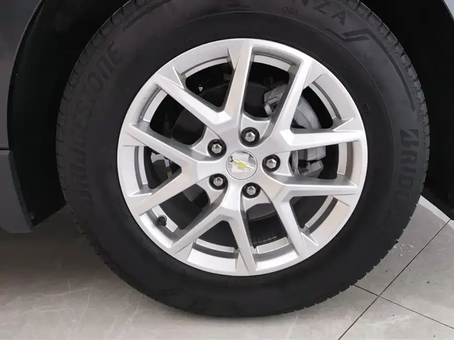Chevrolet Equinox Explorer 2022 535T Yujie Edition 2023 — миниатюра 5