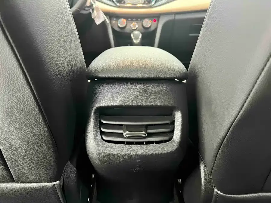 Chevrolet Monza Cruze 2022 320 Automatic Enjoy Sunroof Edition 2023 — миниатюра 4