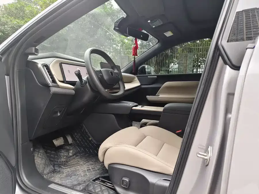 Volvo XC70 plug-in hybrid 2026 Volvo XC70 Plug-in Hybrid All-Wheel Drive Ultra 2025 — миниатюра 5