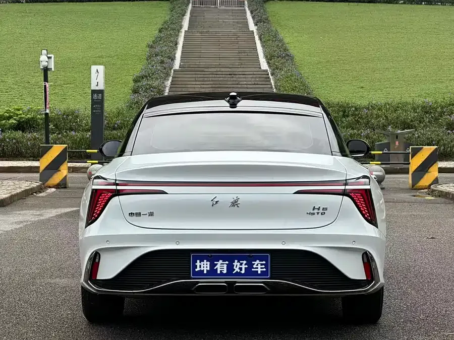 Hongqi H6 Hongqi H6 2023 2.0T Zhiyi Edition 2023 — миниатюра 2