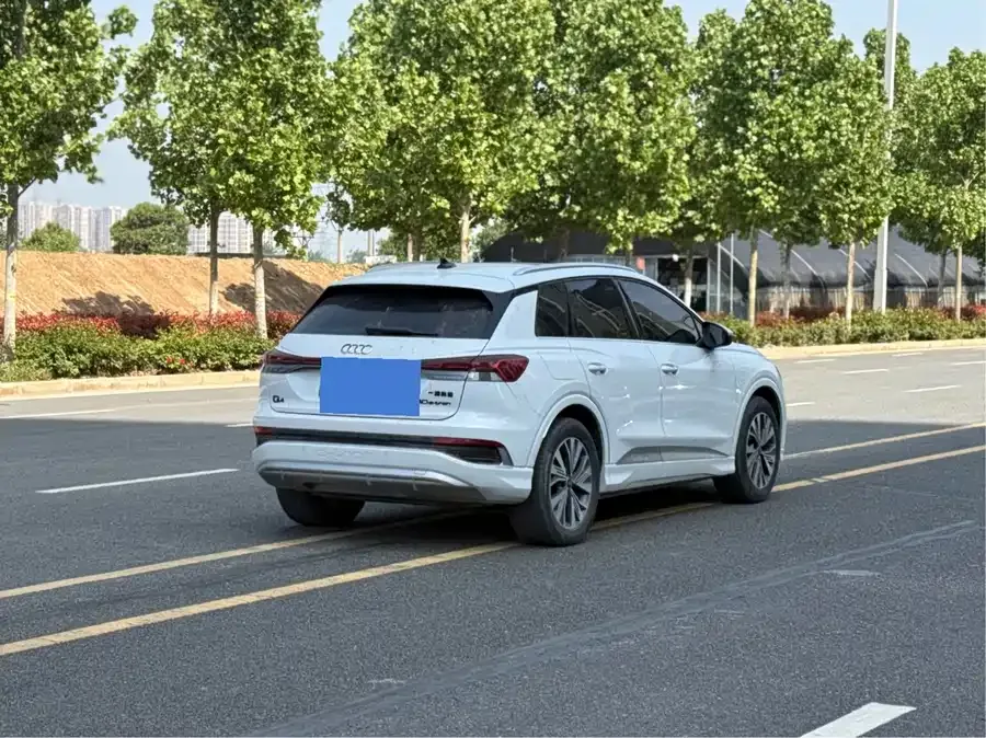 Audi Q4 e-tron 2024 40 e-tron Creative Edition 2024 — миниатюра 3