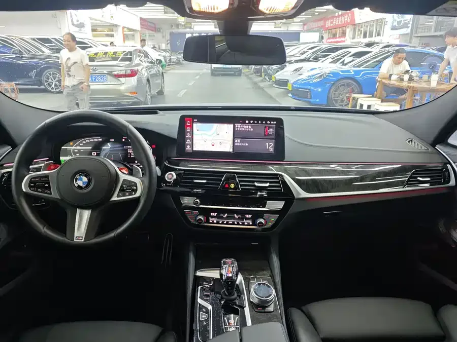 BMW 6 Series GT 2024 630i M Sport Package 2025 — миниатюра 3