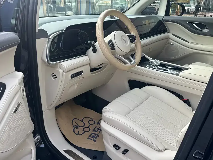 Voyah Lantu Dreamer VOYAH 2024 PHEV Ultra-Long Range Excellence Edition 2025 — миниатюра 2