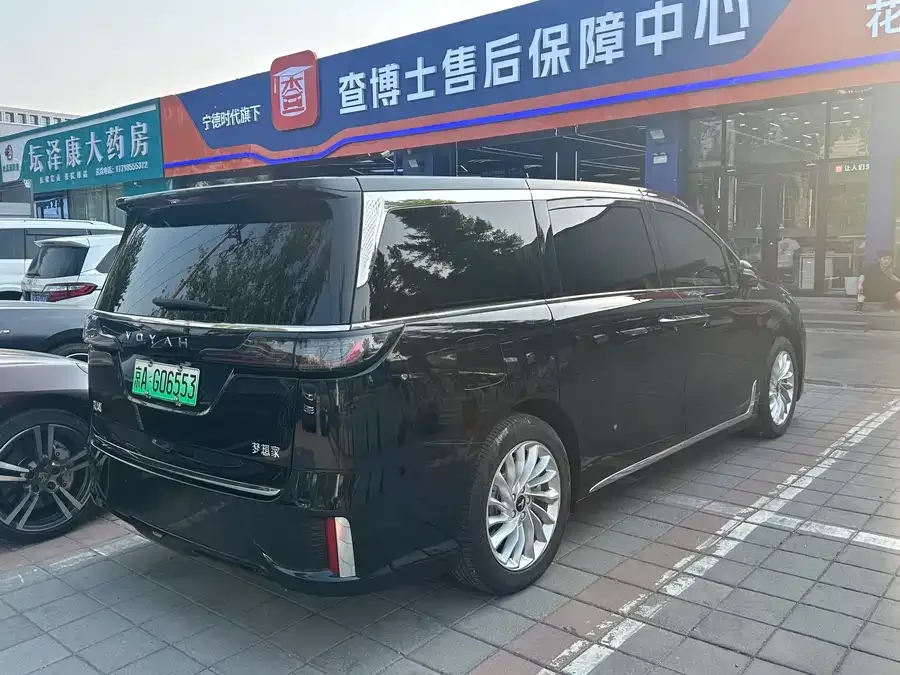 Voyah Lantu Dreamer VOYAH 2024 PHEV Ultra-Long Range Excellence Edition 2025 — миниатюра 4