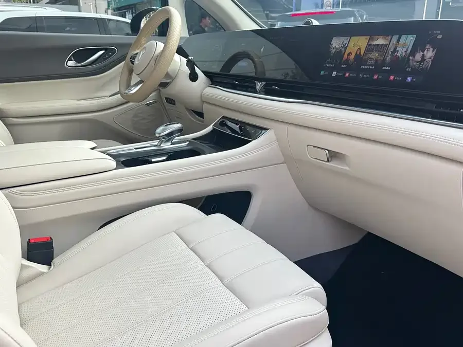 Voyah Lantu Dreamer VOYAH 2024 PHEV Ultra-Long Range Excellence Edition 2025 — миниатюра 5