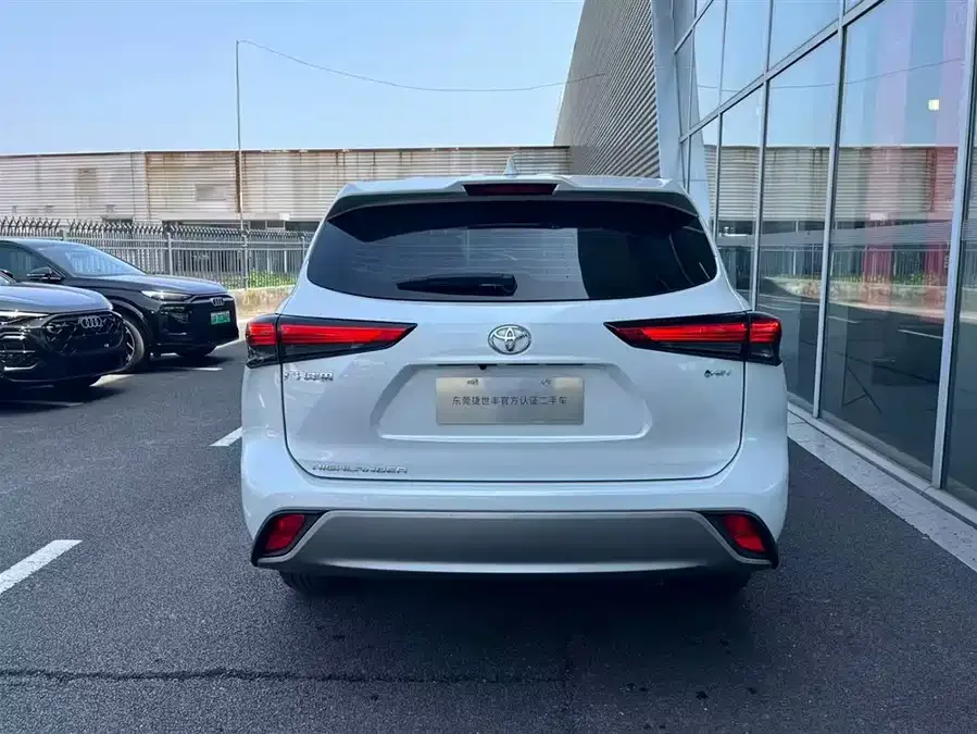 Toyota Highlander Highlander 2024 2.5L Intelligent Electric Hybrid Dual Engine 2WD Elite Edition 5 Seaters 2025 — миниатюра 2