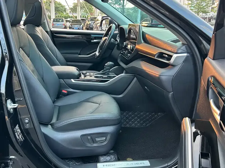 Toyota Highlander Highlander 2022 380T 4WD Premium Edition 7 Seaters 2023 — миниатюра 5