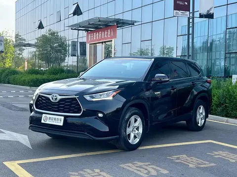 Toyota Highlander 2023 buy in Moscow