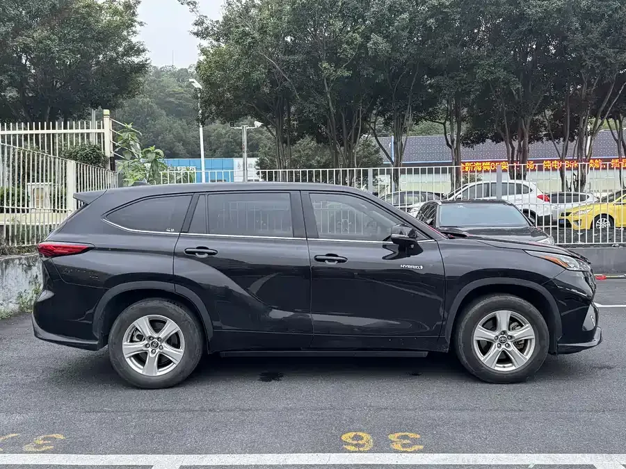 Toyota Highlander Highlander 2022 Dual Engine 2.5L 2WD Elite Edition 5 Seaters 2022 — миниатюра 2