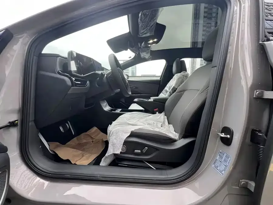 Hongqi EH7 Hongqi EH7 2025 690 Smart Edition 2026 — миниатюра 4