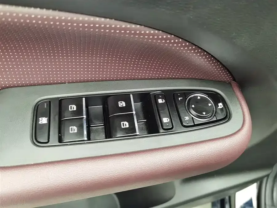 GAC Trumpchi M6 Trumpchi M6 2023 PRO 270T DCT Luxury Edition 2024 — миниатюра 3