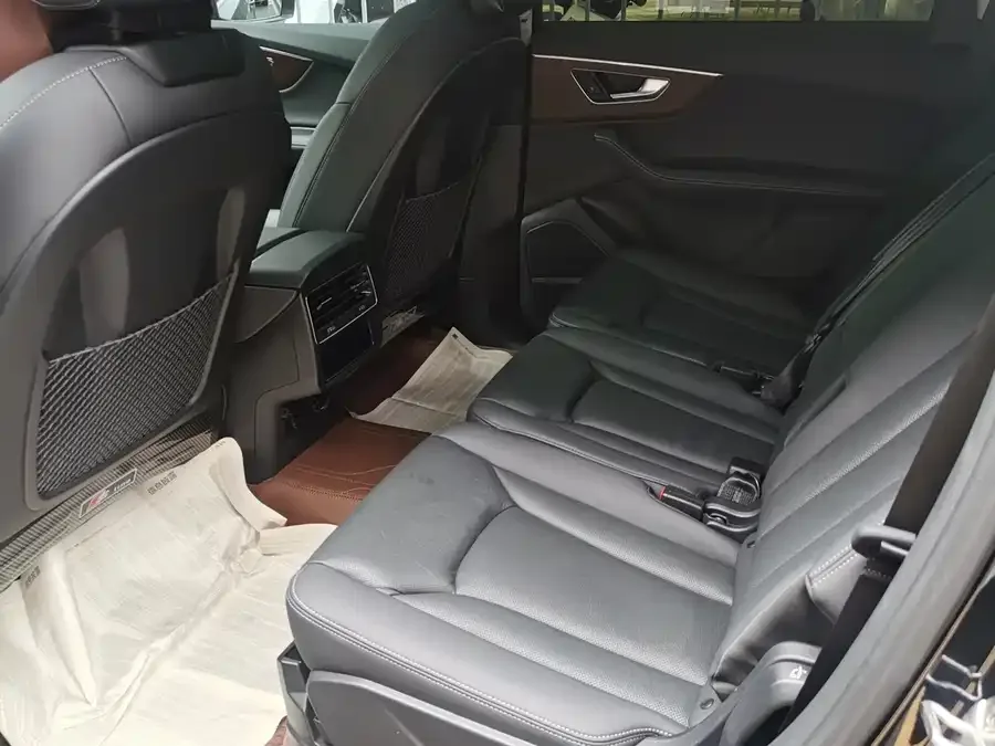 Audi Q7 2025 55 TFSI quattro S line sports model 2025 — миниатюра 3