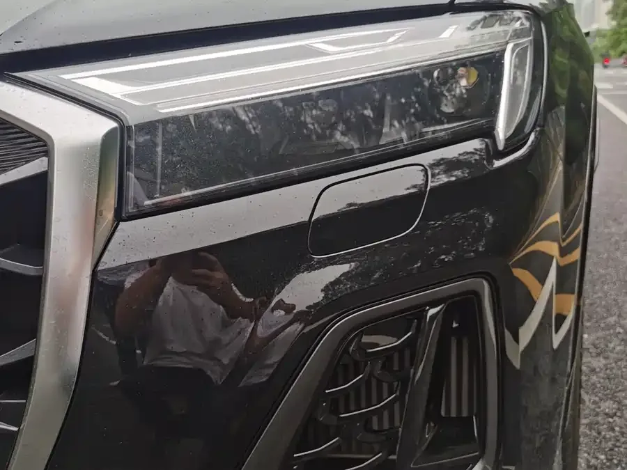 Audi Q7 2025 55 TFSI quattro S line sports model 2025 — миниатюра 4