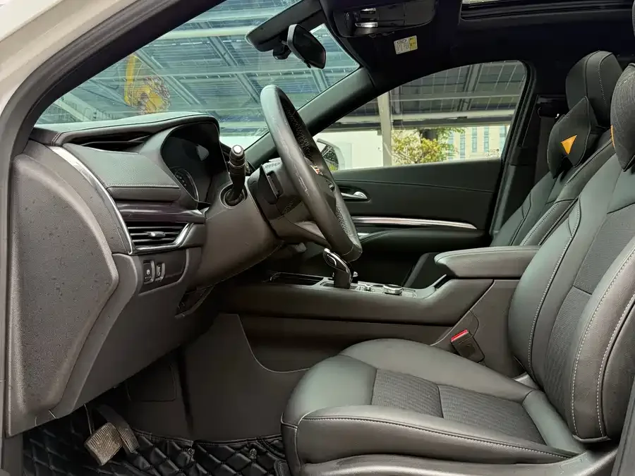 Cadillac XT4 2023 28T two-wheel drive fashion model 2023 — миниатюра 5
