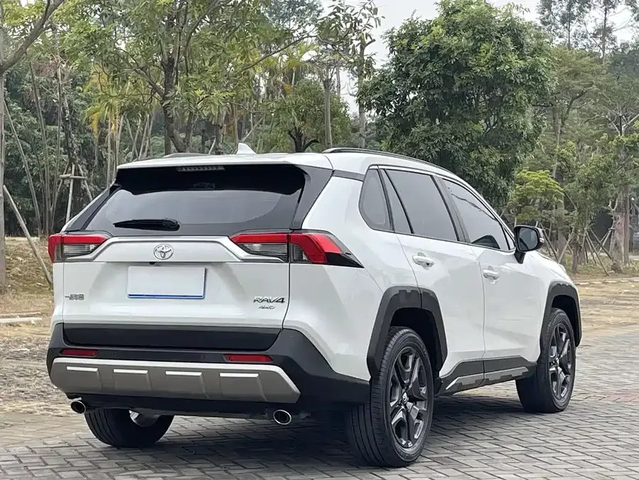 Toyota RAV4 RAV4 Rongfang 2022 2.0L CVT 4WD Premium Edition 2023 — миниатюра 5