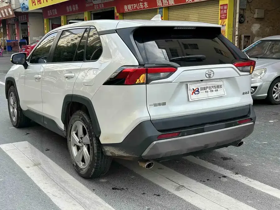 Toyota RAV4 RAV4 Rongfang 2021 2.0L CVT 2WD Fashion Edition 2022 — миниатюра 2