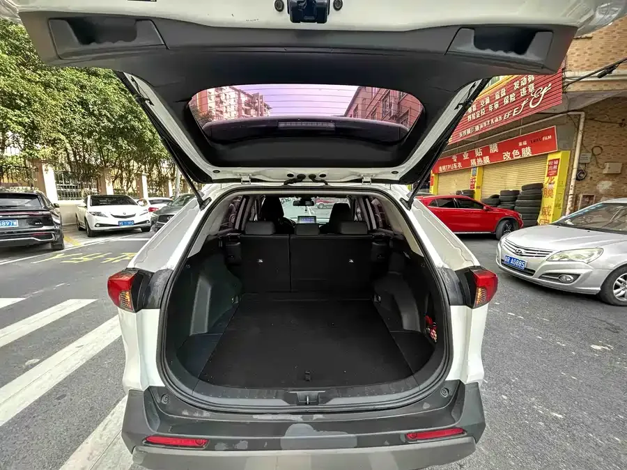 Toyota RAV4 RAV4 Rongfang 2021 2.0L CVT 2WD Fashion Edition 2022 — миниатюра 4