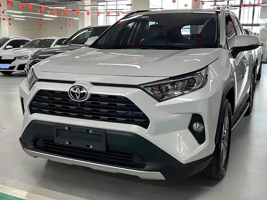 Toyota RAV4 RAV4 Rongfang 2022 2.0L CVT 2WD Fashion PLUS Edition 2022 — фото 1, купить с доставкой в Москву