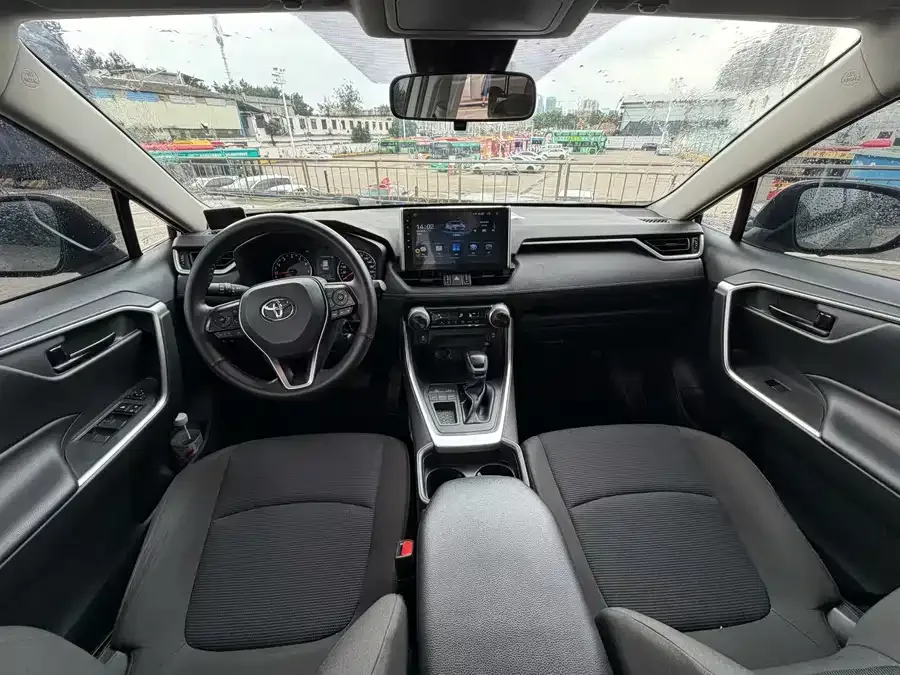 Toyota RAV4 RAV4 Rongfang 2022 2.0L CVT 2WD Fashion Edition 2022 — миниатюра 3
