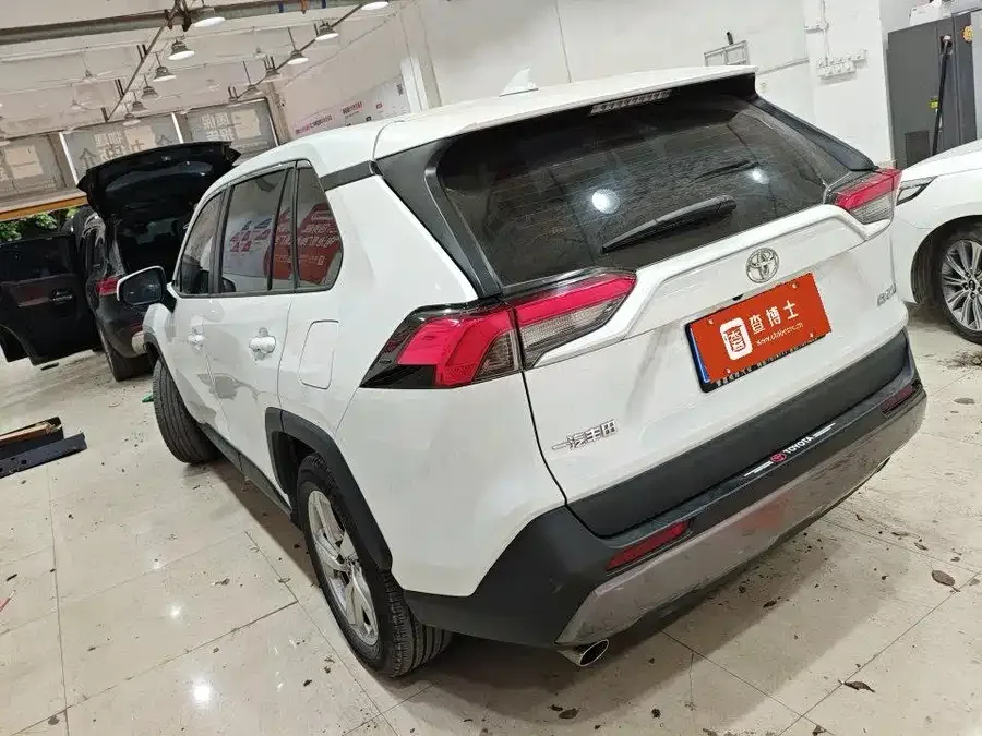 Toyota RAV4 RAV4 Rongfang 2021 2.0L CVT 2WD Fashion Edition 2022 — миниатюра 3