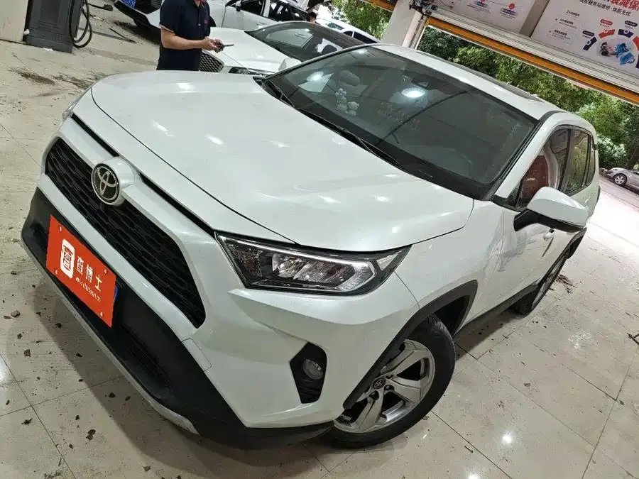 Toyota RAV4 RAV4 Rongfang 2021 2.0L CVT 2WD Fashion Edition 2022 — фото 1, купить с доставкой в Москву