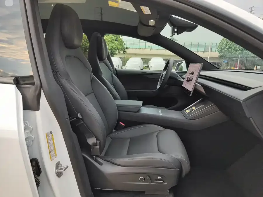 Tesla Model YL Model YL 2025 long-range all-wheel drive version 2025 — миниатюра 5