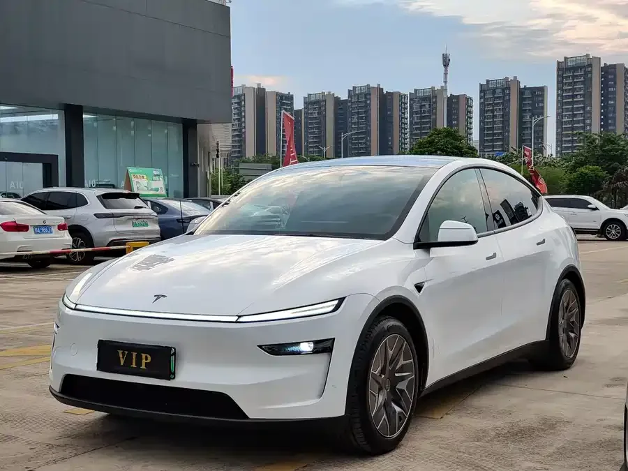 Tesla Model YL 2025