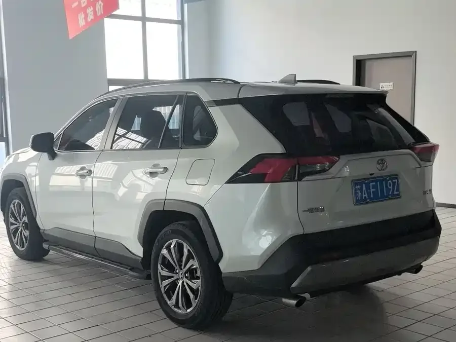 Toyota RAV4 RAV4 Rongfang 2023 2.0L CVT 2WD Fashion PLUS Edition 2023 — миниатюра 2